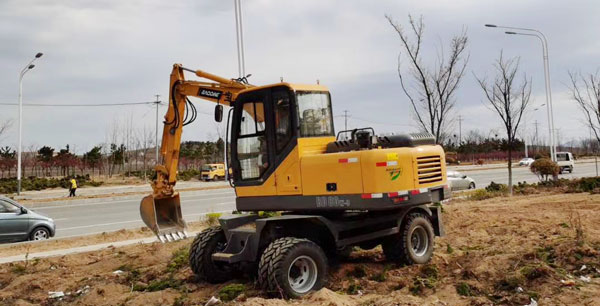 寶鼎80輪式挖掘機.jpg 寶鼎80輪式挖掘機.jpg