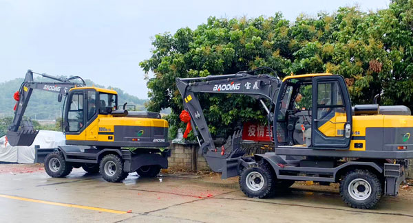 寶鼎輪式挖掘機.jpg 寶鼎輪式挖掘機.jpg