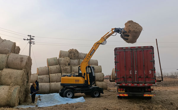 輪式挖掘機抓草機.jpg 輪式挖掘機抓草機.jpg