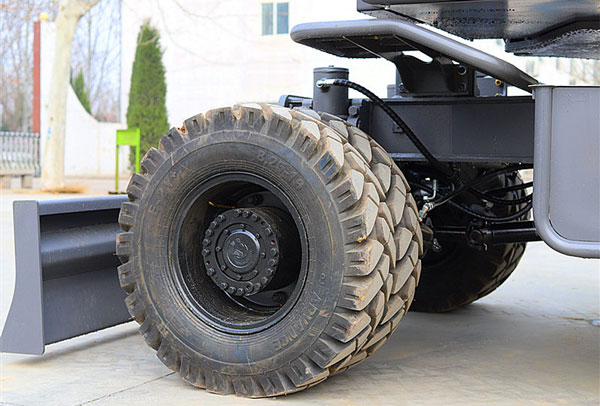 95抓木機輪邊減速橋.jpg 95抓木機輪邊減速橋.jpg