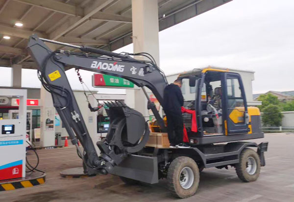 寶鼎95輪式挖掘機.jpg 寶鼎95輪式挖掘機.jpg