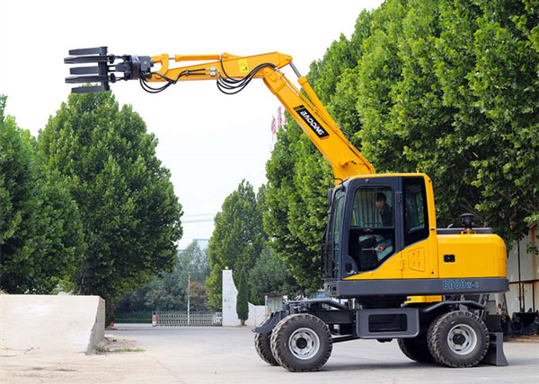 寶鼎80多功能輪式挖掘機(jī).jpg 寶鼎80多功能輪式挖掘機(jī).jpg