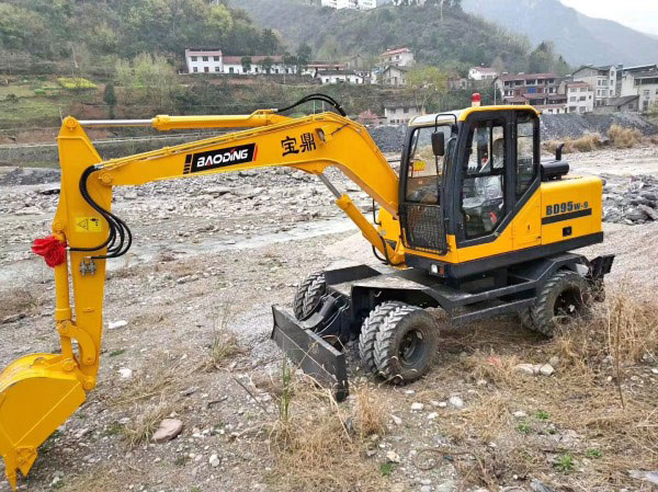 輪胎挖掘機(jī)寶鼎品牌.jpg 輪胎挖掘機(jī)寶鼎品牌.jpg