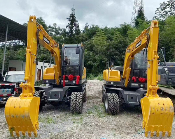 寶鼎80輪式挖掘機車型.jpg 寶鼎80輪式挖掘機車型.jpg