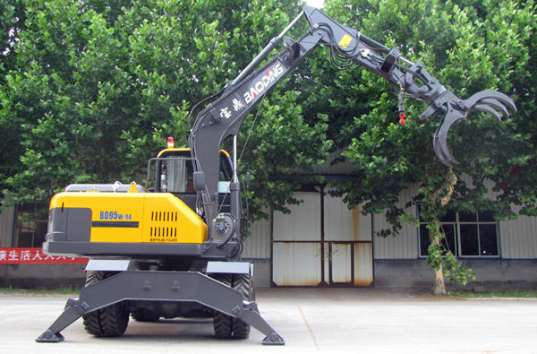 95輪式挖掘機抓木機寶鼎品牌.jpg 95輪式挖掘機抓木機寶鼎品牌.jpg