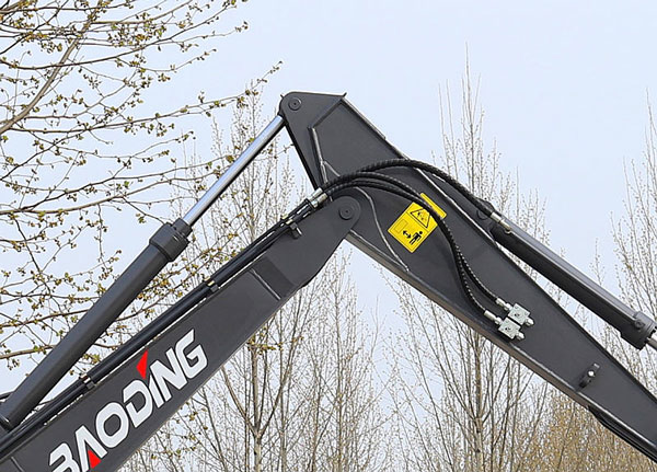 寶鼎輪式挖掘機動臂與斗桿.jpg 寶鼎輪式挖掘機動臂與斗桿.jpg