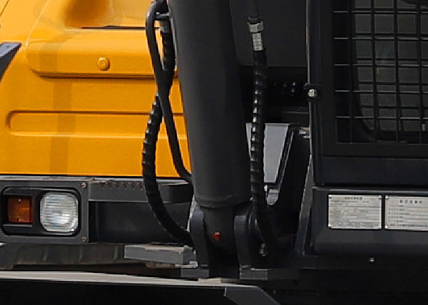 寶鼎輪式挖掘機動臂支撐.jpg 寶鼎輪式挖掘機動臂支撐.jpg