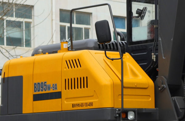 寶鼎95輪式挖掘機抓木機扶手.jpg 寶鼎95輪式挖掘機抓木機扶手.jpg