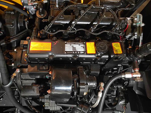 寶鼎輪式挖掘機抓木機發(fā)動機.jpg 寶鼎輪式挖掘機抓木機發(fā)動機.jpg