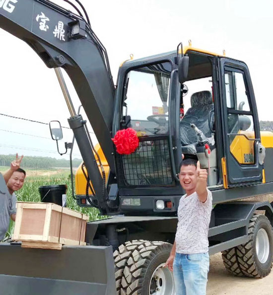 市場和用戶廣為認可的寶鼎輪式挖掘機.jpg 市場和用戶廣為認可的寶鼎輪式挖掘機.jpg