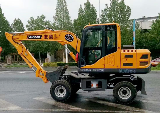 寶鼎80輪式挖掘機.jpg 寶鼎80輪式挖掘機.jpg