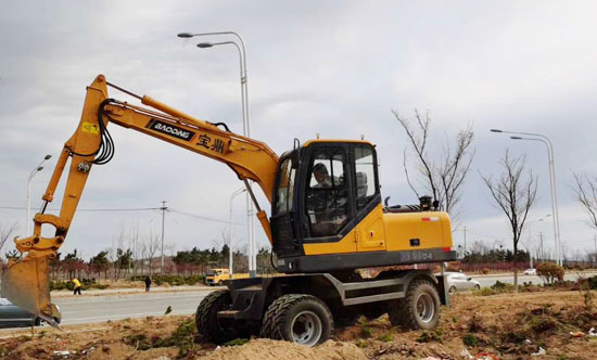 寶鼎輪式挖掘機.jpg 寶鼎輪式挖掘機.jpg