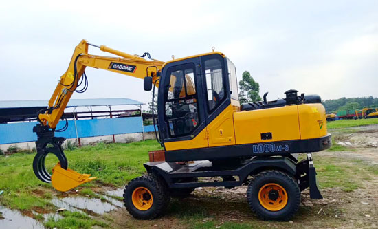 寶鼎多功能80輪式挖掘機.jpg 寶鼎多功能80輪式挖掘機.jpg