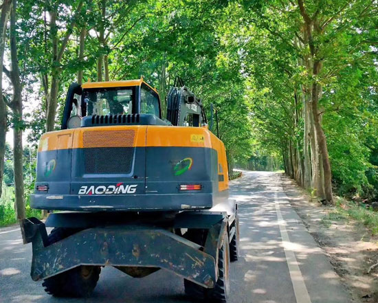 寶鼎輪式挖掘機盡顯綜合實力.jpg 寶鼎輪式挖掘機盡顯綜合實力.jpg