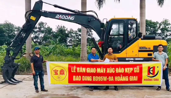 寶鼎輪式挖掘機出口交車.jpg 寶鼎輪式挖掘機出口交車.jpg