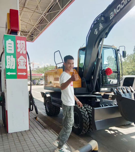 寶鼎95輪式挖掘機(jī).jpg 寶鼎95輪式挖掘機(jī).jpg