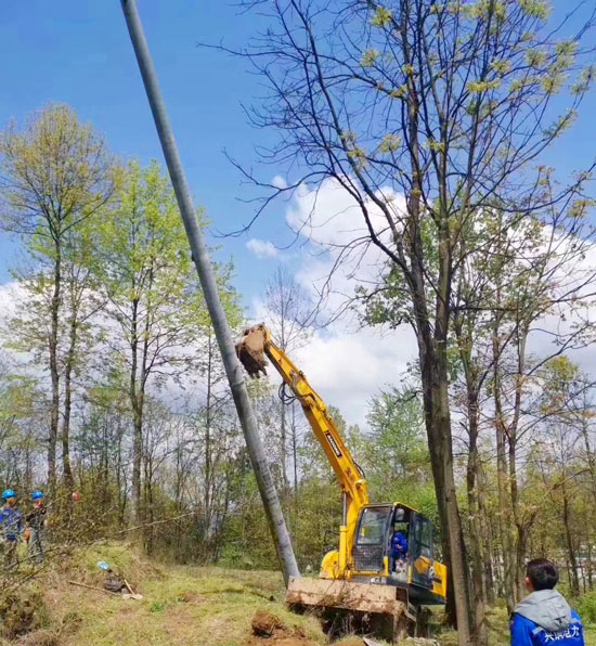 寶鼎輪式挖掘機作業現場.jpg 寶鼎輪式挖掘機作業現場.jpg