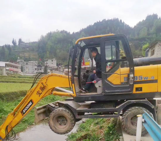 寶鼎輪式挖掘機95車型.jpg 寶鼎輪式挖掘機95車型.jpg