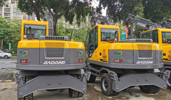 廣西市場的寶鼎輪式挖掘機抓木機.jpg 廣西市場的寶鼎輪式挖掘機抓木機.jpg