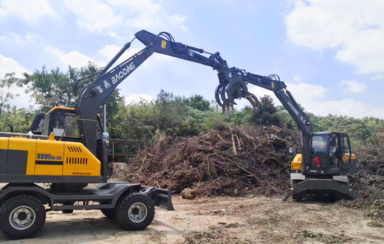 寶鼎輪式挖掘機(jī)抓木機(jī).jpg