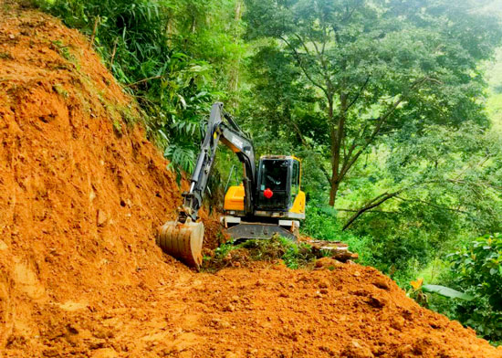 寶鼎95輪式挖掘機.jpg 寶鼎95輪式挖掘機.jpg