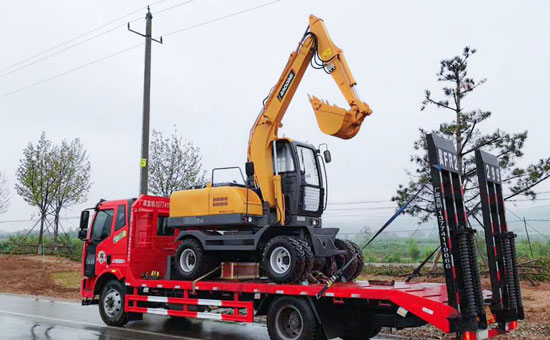 寶鼎輪式挖掘機.jpg 寶鼎輪式挖掘機.jpg