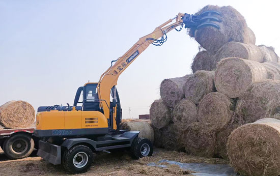 寶鼎80多功能輪式挖掘機.jpg 寶鼎80多功能輪式挖掘機.jpg