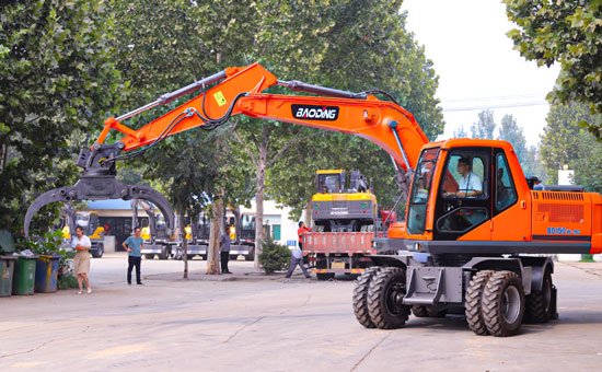 寶鼎輪式挖掘機(jī).jpg 寶鼎輪式挖掘機(jī).jpg