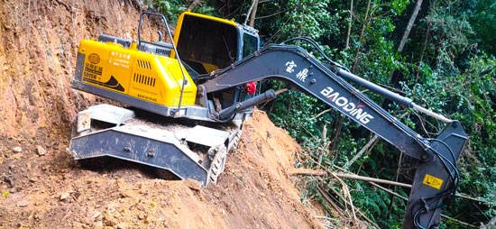 寶鼎輪式挖掘機(jī).jpg 寶鼎輪式挖掘機(jī).jpg