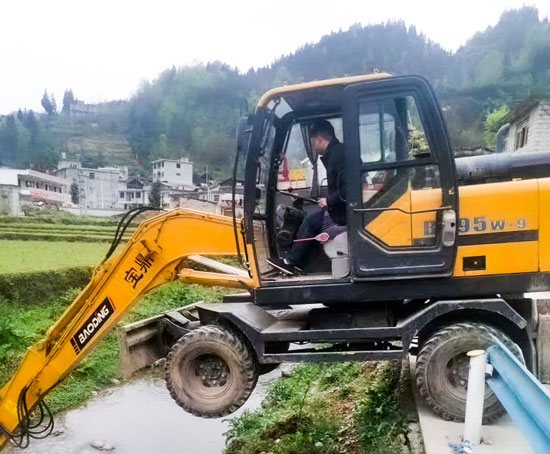 寶鼎95輪式挖掘機(jī).jpg 寶鼎95輪式挖掘機(jī).jpg