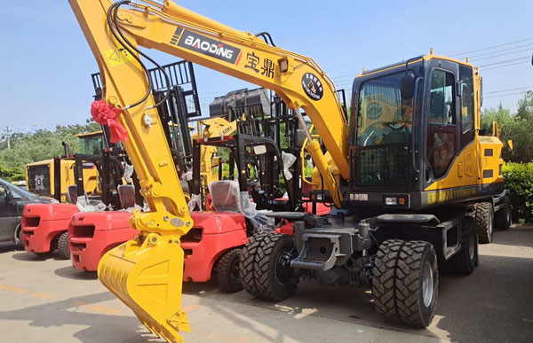 寶鼎80輪式挖掘機.jpg 寶鼎80輪式挖掘機.jpg