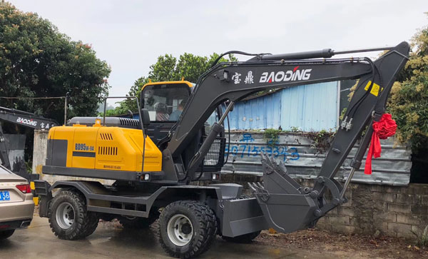 寶鼎95輪式挖掘機.jpg 寶鼎95輪式挖掘機.jpg