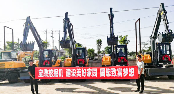 寶鼎95輪式挖掘機(jī)服務(wù)市場.jpg 寶鼎95輪式挖掘機(jī)服務(wù)市場.jpg