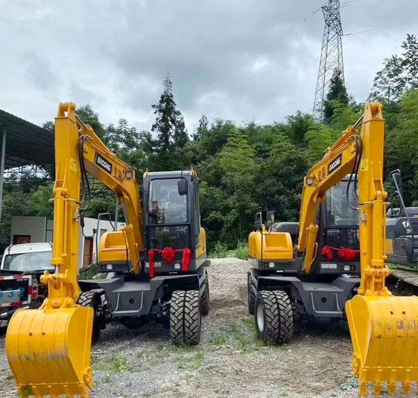 寶鼎80輪式挖掘機(jī).jpg 寶鼎80輪式挖掘機(jī).jpg