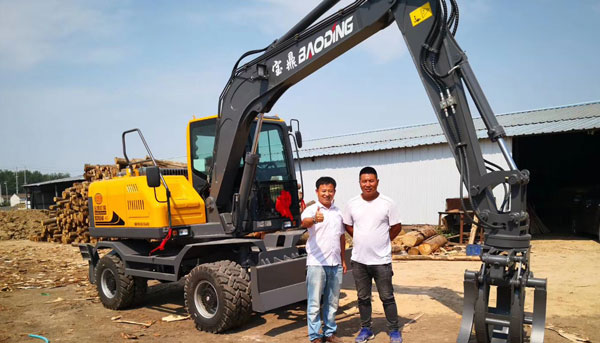 寶鼎輪式挖掘機(jī)用戶.jpg 寶鼎輪式挖掘機(jī)用戶.jpg