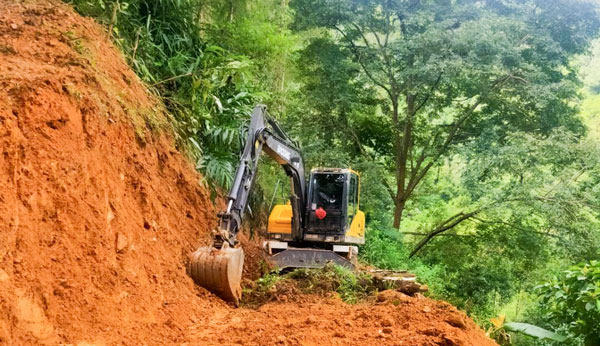 寶鼎輪式挖掘機(jī).jpg 寶鼎輪式挖掘機(jī).jpg
