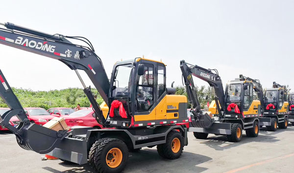 寶鼎輪式挖掘機.jpg