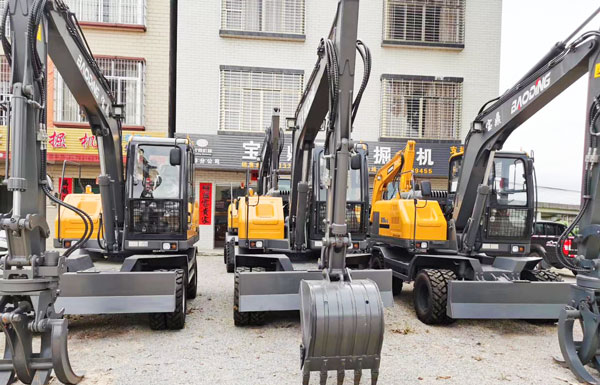 寶鼎輪式挖掘機.jpg 寶鼎輪式挖掘機.jpg