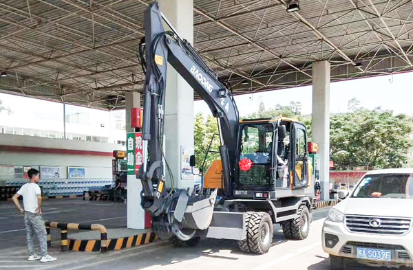 輪式挖掘機寶鼎品牌.jpg 輪式挖掘機寶鼎品牌.jpg