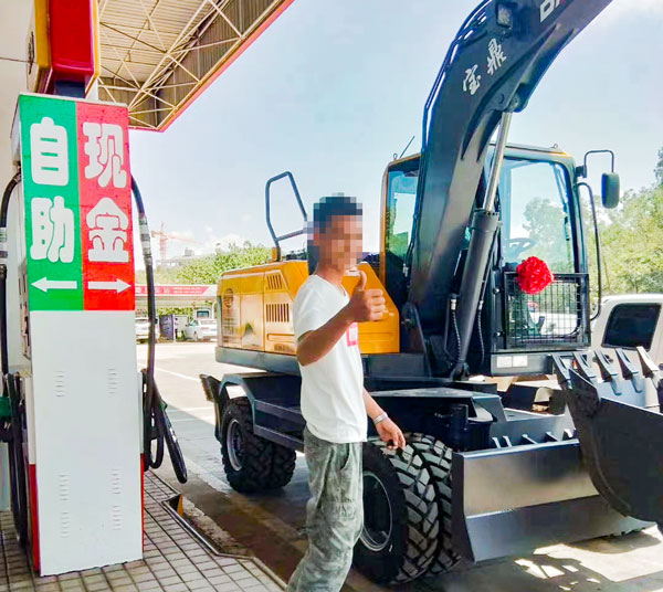 寶鼎輪式挖掘機用戶口碑.jpg 寶鼎輪式挖掘機用戶口碑.jpg