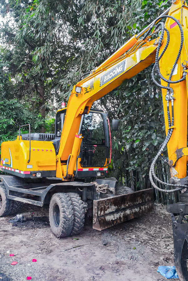 寶鼎輪式挖掘機.jpg 寶鼎輪式挖掘機.jpg