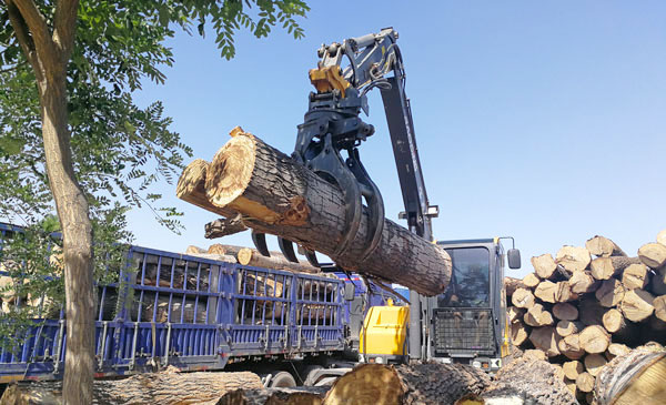 寶鼎多功能輪式挖掘機.jpg 寶鼎多功能輪式挖掘機.jpg