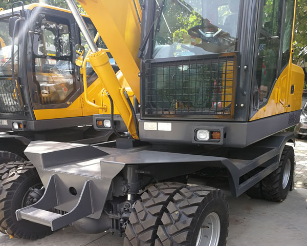 寶鼎輪式挖掘機細節打造.jpg 寶鼎輪式挖掘機細節打造.jpg