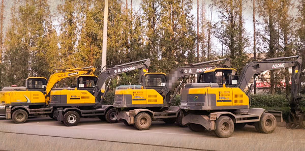 隨處可見的寶鼎輪式挖掘機.jpg 隨處可見的寶鼎輪式挖掘機.jpg