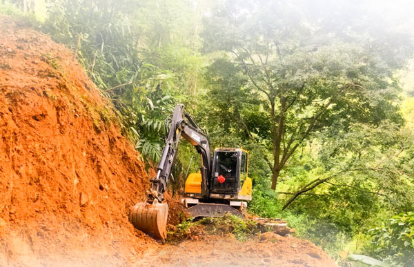 寶鼎95輪式挖掘機.jpg 寶鼎95輪式挖掘機.jpg