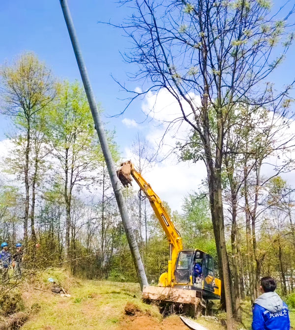一機多用的寶鼎輪式挖掘機.jpg 一機多用的寶鼎輪式挖掘機.jpg