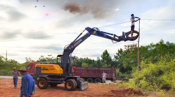 腦洞大開的寶鼎輪式挖掘機用戶.jpg 腦洞大開的寶鼎輪式挖掘機用戶.jpg