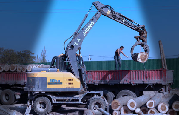 寶鼎多功能輪式挖掘機.jpg 寶鼎多功能輪式挖掘機.jpg