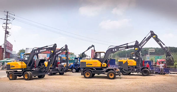 寶鼎95輪式挖掘機車型.jpg 寶鼎95輪式挖掘機車型.jpg