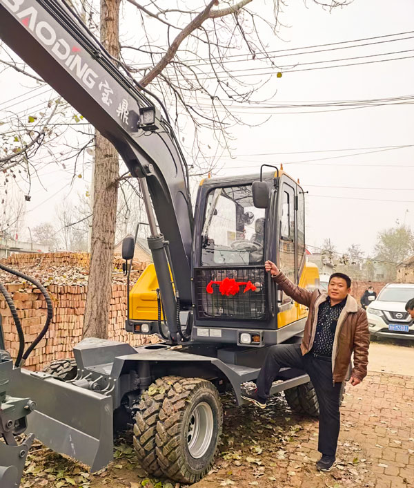 寶鼎輪式挖掘機抓木機用戶.jpg 寶鼎輪式挖掘機抓木機用戶.jpg